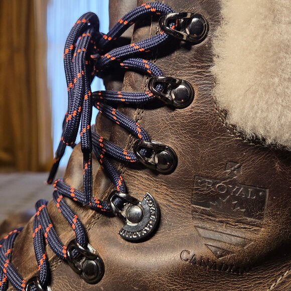 ROYAL CANADIAN Winter Workboot "Cambridge" Runs Large - Picture 1 of 10